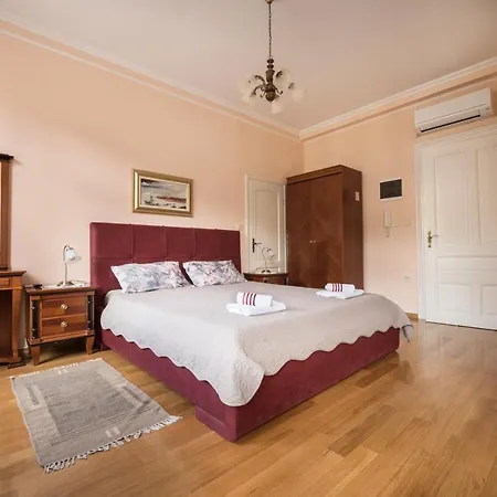 Devana Apartment *
