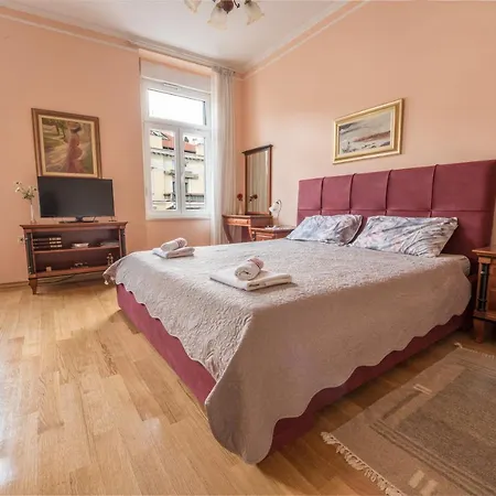 Devana Apartment *